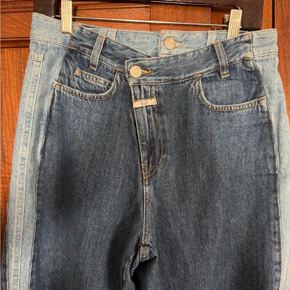 Closed Wide-Leg Cropped Jeans in Mid Blue - Picture 4 of 13